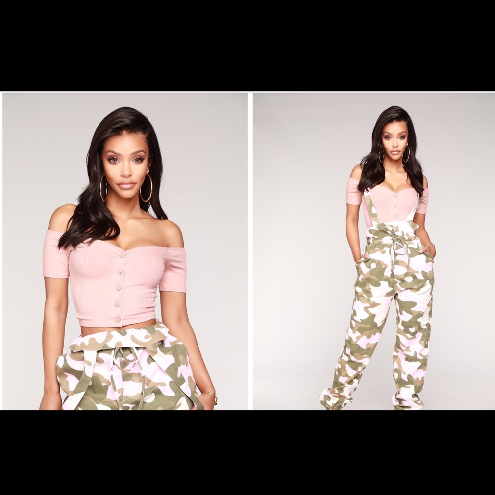 **SOLD**FASHION NOVA Give My Love Button Crop Top